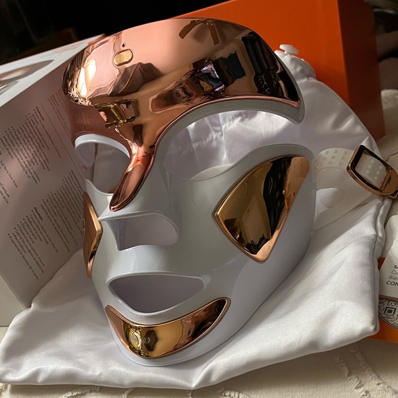 Dr. Dennis Gross DRx SpectraLite FaceWare Pro LED Mask - White and Gold - Picture 3 of 9